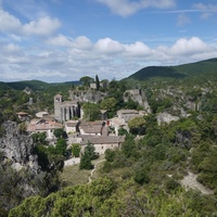 Photo de France - Le Cirque de Mourèze et le Lac du Salagou